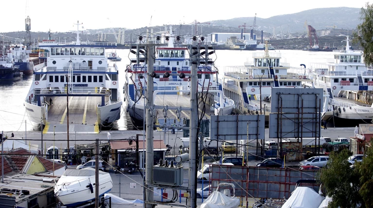 Έκρηξη σε αλιευτικό σκάφος σε ιδιωτικό ναυπηγείο στο Πέραμα