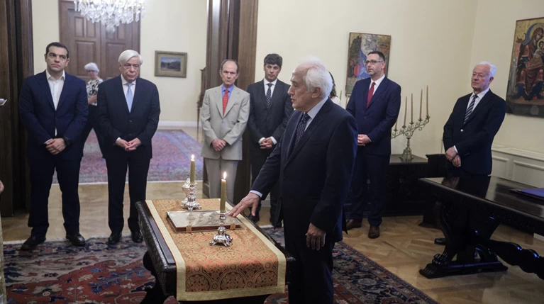 Ορκίστηκε υπηρεσιακός υπ. Εσωτερικών ο Ρουπακιώτης