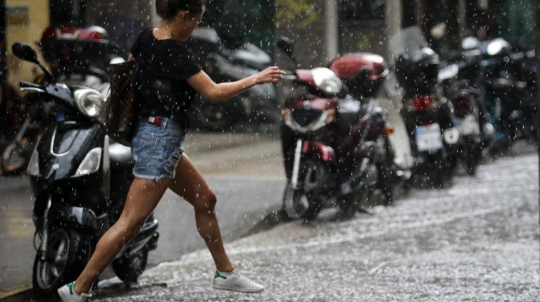 Συνεχίζεται ο άστατος καιρός με βροχές, καταιγίδες και χαλάζι