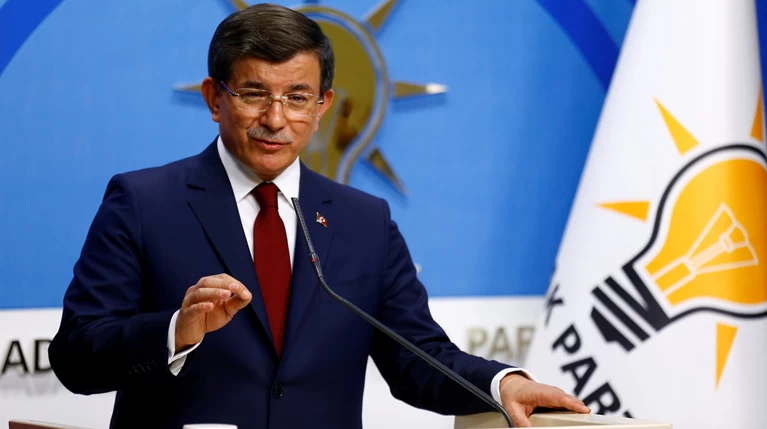 Καρφιά Νταβούτογλου κατά Ερντογάν για «σοβαρά ολισθηματα»