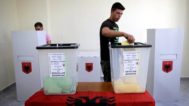 Αλβανία: Κυβέρνηση και αντιπολίτευση θεωρούν ότι νίκησαν στις εκλογές