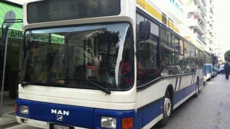 Τον παρέσυρε το λεωφορείο που έτρεχε να προλάβει στην Πάτρα