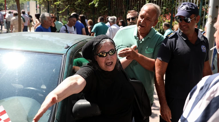 «Ντου» της Ελένης Λουκά και σε εκλογικό τμήμα