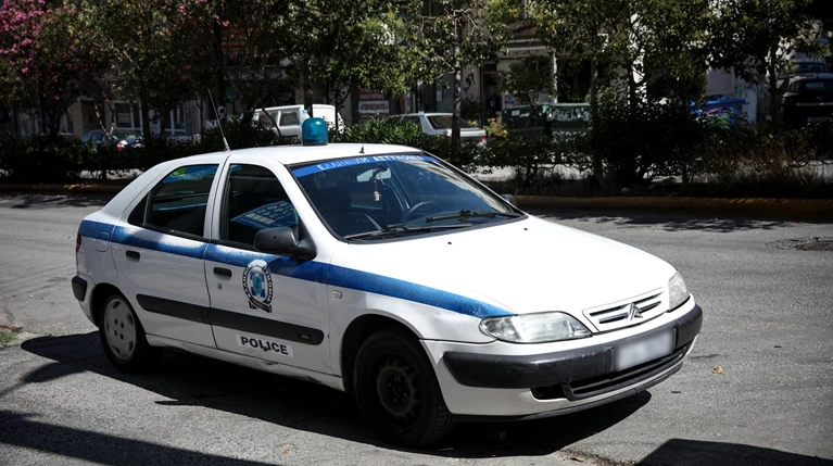 Απόδραση κρατουμένου μέσα από περιπολικό της αστυνομίας στο Δαφνί
