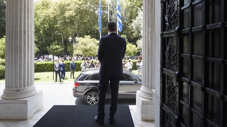 "Οι Έλληνες περιμένουν ένα θαύμα από τον Κυριάκο Μητσοτάκη", γράφει η Welt