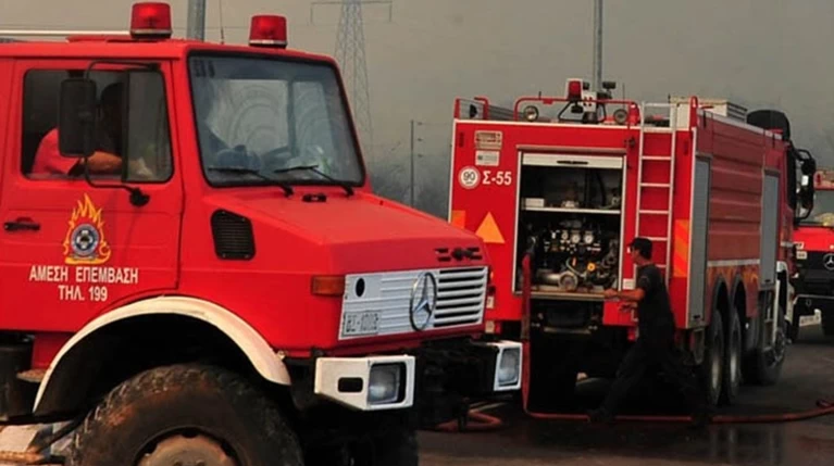 Νυχτερινή επιχείρηση εκκένωσης κατασκηνώσεων στην Αμφίκλεια