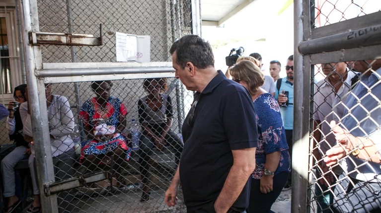 Στον προσφυγικό καταυλισμό της Μόρια ο Μιχάλης Χρυσοχοϊδης