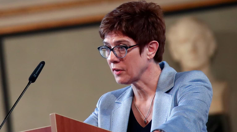 CDU: Η Άνεγκρετ Κραμπ-Καρενμπάουερ η νέα υπουργός Άμυνας