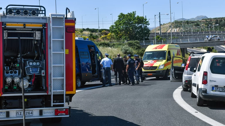 Ηράκλειο: Επιχείρηση για οικογένεια που εγκλωβίστηκε μετά από τροχαίο