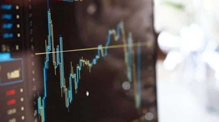 ΕΥ: Επενδύσεις στην Ελλάδα, αν αντιμετωπιστούν σειρά από κρίσιμα ζητήματα