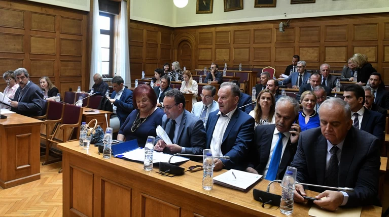 Μετωπική σύγκρουση ΝΔ-ΣΥΡΙΖΑ για το «επιτελικό κράτος»