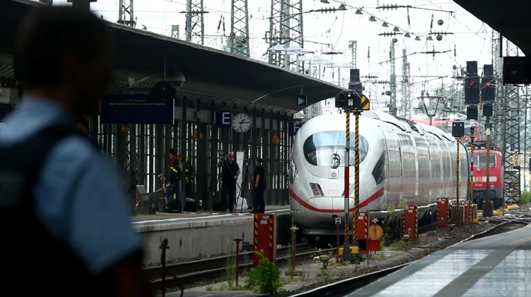 Γερμανία: Άνδρας έσπρωξε 8χρονο μπροστά σε τρένο-Νεκρό το αγόρι