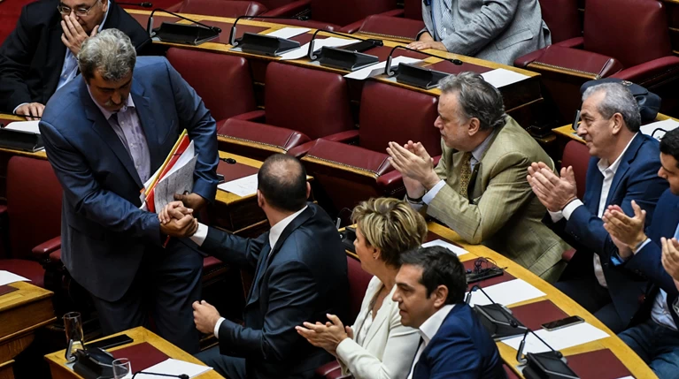 Πηγές ΣΥΡΙΖΑ για την ασυλία Πολάκη: "Κυβερνητικό Βατερλώ"
