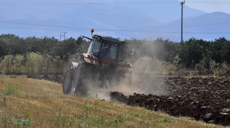 Βέροια: Νεκρός 59χρονος ύστερα από ανατροπή τρακτέρ