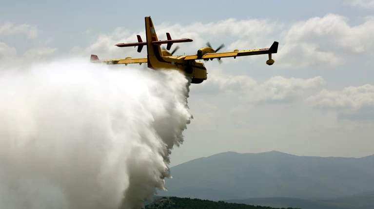 Φωτιά στην Αρχαία Κόρινθο: Ισχυρές δυνάμεις στο σημείο