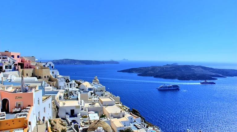 Απαγορεύτηκε ο απόπλους του Olympus από τη Σαντορίνη λόγω ρωγμών