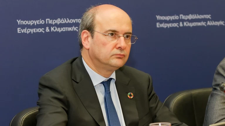 Χατζηδάκης: «Η ΔΕΗ την βγάζει δεν την βγάζει..»
