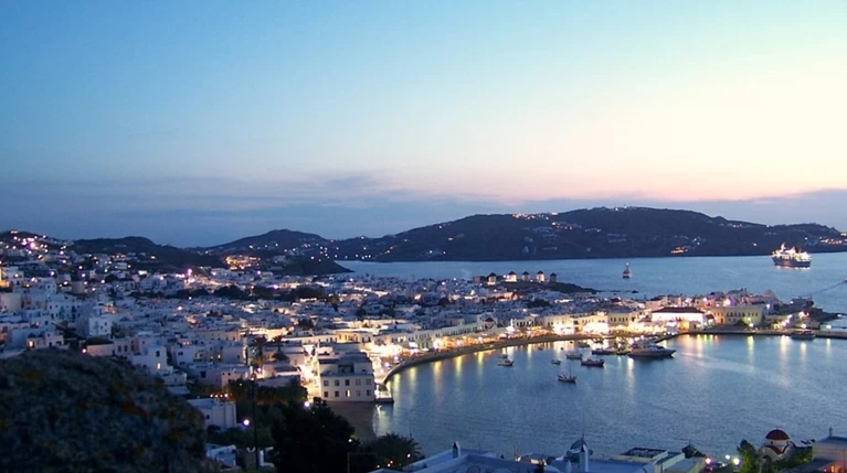 DW: Τιμές που «γδέρνουν» στη Μύκονο