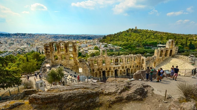Αύγουστος στην Αθήνα: Πολιτισμός, πισίνες και παραλίες