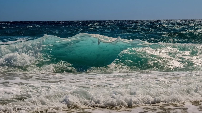 Υποχωρεί το κύμα ζέστης, ισχυροί άνεμοι στο Αιγαίο