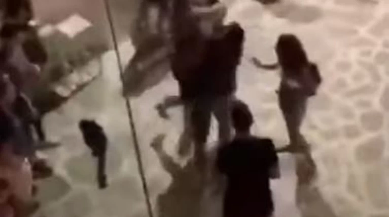 Eρευνα για εμπλοκή αστυνομικού σε επεισόδιο στην Αντίπαρο (βίντεο)
