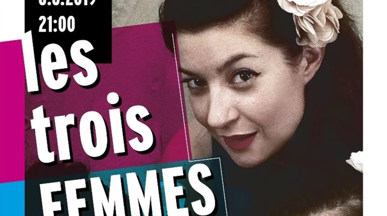Les trois femmes στο café του Νομισματικού Μουσείου