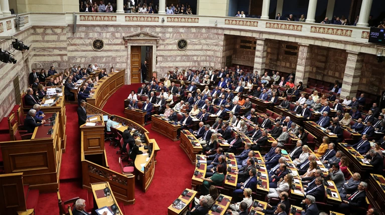 Ψηφίστηκε το νομοσχέδιο για το επιτελικό κράτος
