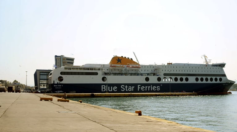 Στον Πειραιά επέστρεψε το Blue Star 2 λόγω ασθένειας επιβάτη