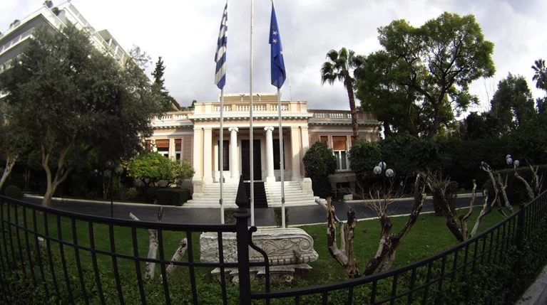 Μαξίμου: Ο Τσίπρας απελπισμένα προσπαθεί να κρατήσει την εκλεκτή του