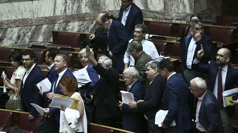 Αποχώρησαν ΣΥΡΙΖΑ, ΚΚΕ και ΜέΡΑ25 από τη συζήτηση για το διυπουργικό