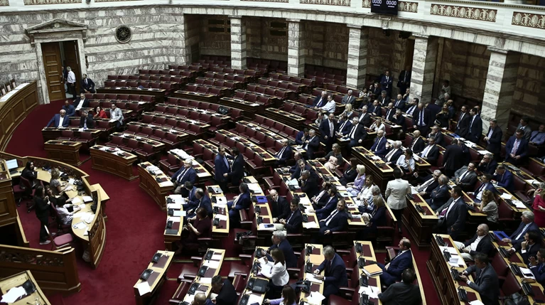 ΝΔ-Ελληνική Λύση υπέρ της κατάργησης ασύλου - Αποχή ΣΥΡΙΖΑ από ψηφοφορία