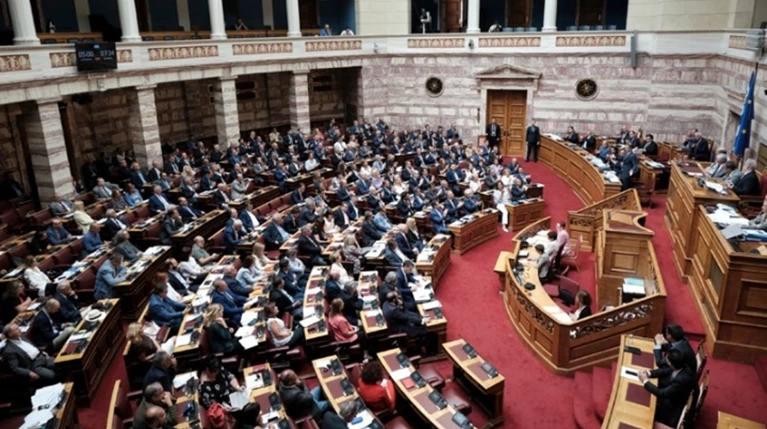Eκλεισε ο πρώτος κύκλος των νομοθετικών παρεμβάσεων της κυβέρνησης