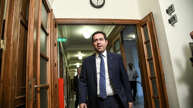 Μηταράκης: Ο βάσιμος λόγος απόλυσης οδηγούσε στη μείωση της απασχόλησης