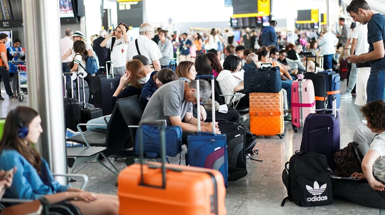 Στο σκοτάδι μεγάλα τμήματα της Βρετανίας - Χάος και προβλήματα