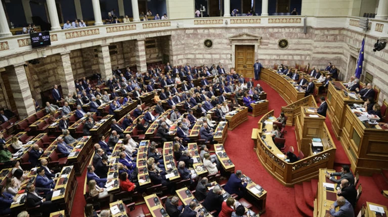 Ερχεται θερμό φθινόπωρο στη Βουλή μετά τη θερινή ανάπαυλα