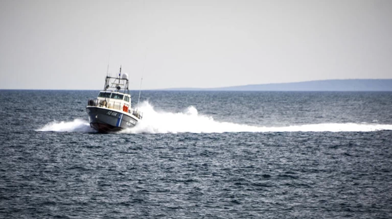 Φωτιά σε θαλαμηγό χωρίς επιβάτες στη Σύμη