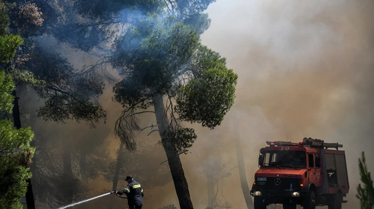 Προς τον Κορινθιακό Κόλπο κινείται η φωτιά της Θήβας