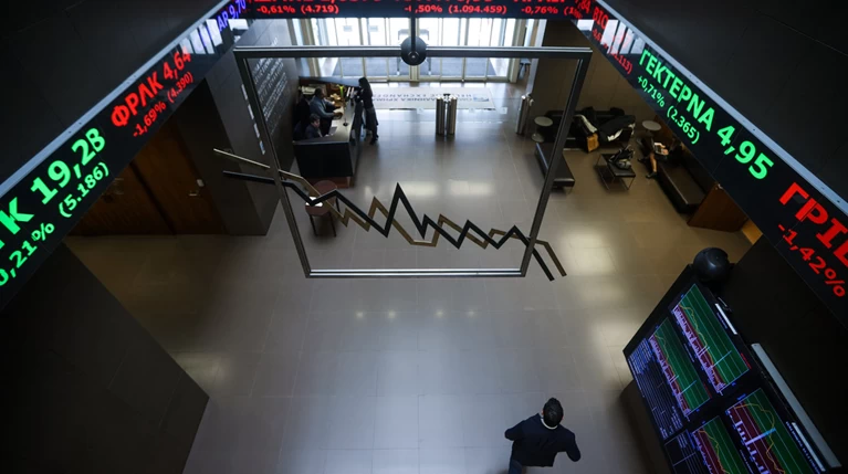 WSJ: Προς ρεκόρ 20ετίας οι ελληνικές μετοχές