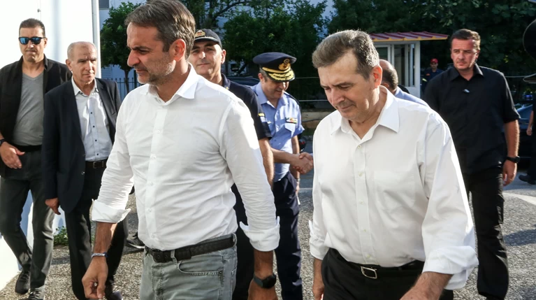 Στο Συντονιστικό της Πυροσβεστικής ο Κυριάκος Μητσοτάκης
