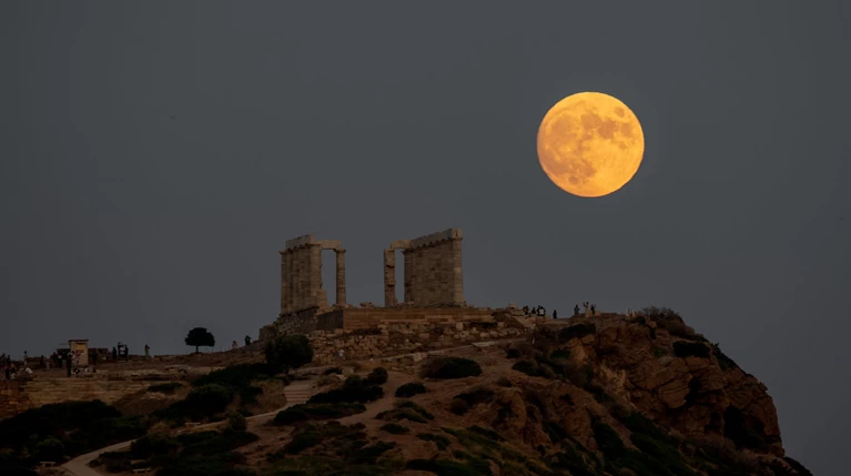 Ανοιχτοί αρχαιολογικοί χώροι και μουσεία για την πανσέληνο