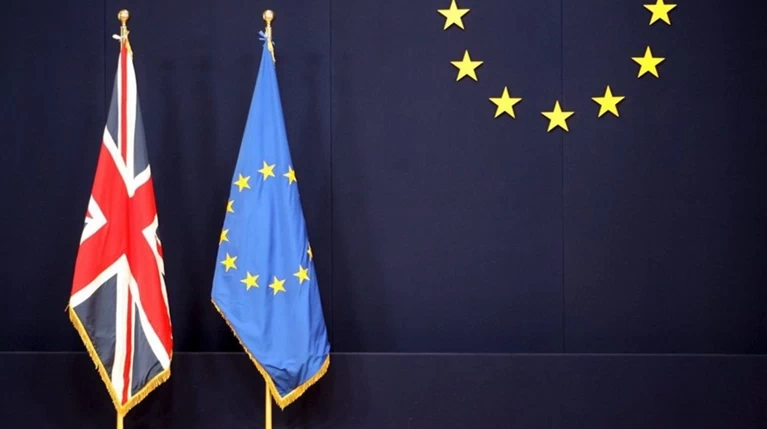 Handelsblatt: Η Γερμανία θεωρεί πιθανό το άτακτο Brexit