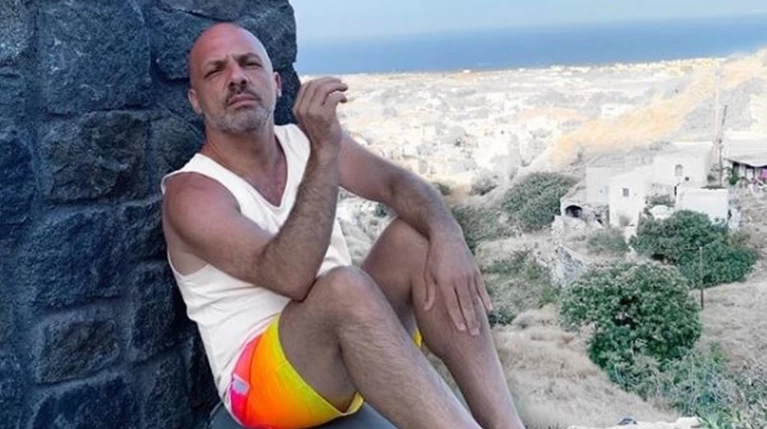 Νίκος Μουτσινάς: Αποκάλυψε για πρώτη φορά ότι έχει σχέση - το κρυφό τατουάζ