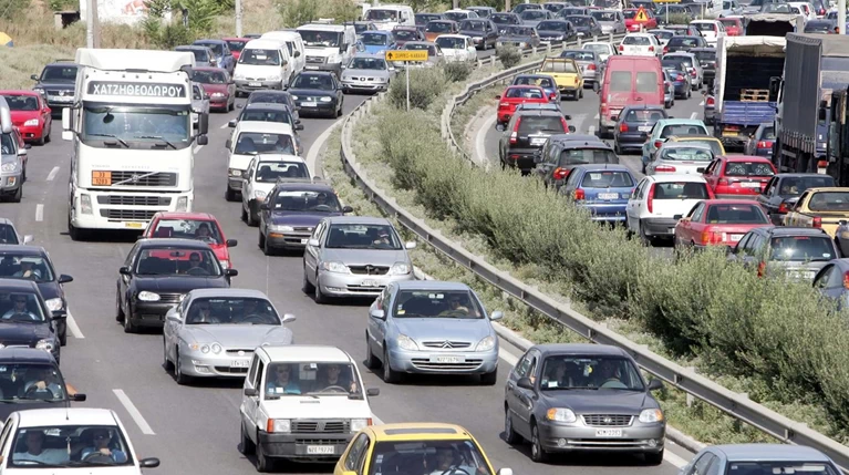 Θεσσαλονίκη: Κυκλοφοριακό κομφούζιο λόγω καραμπόλας