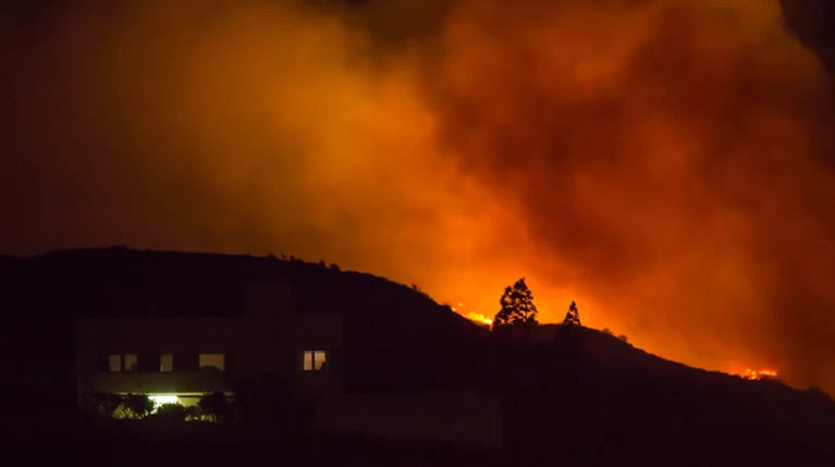 Στο έλεος της φωτιάς το Γκραν Κανάρια-60.000 στρέμματα κάηκαν