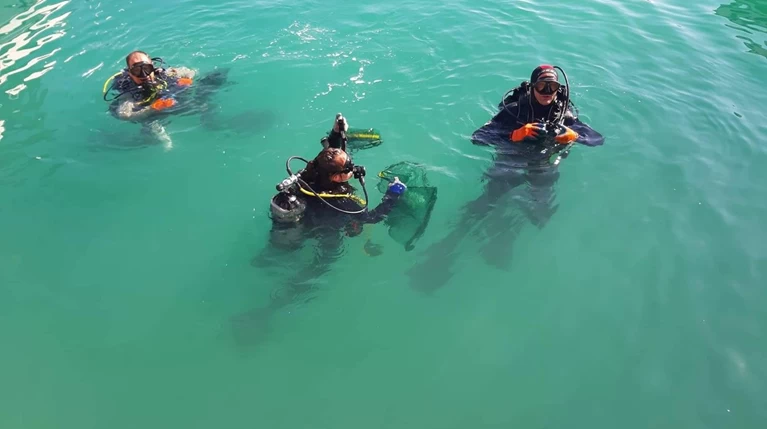Κατάδυση 50' στο Κιάτο έφερε στην επιφάνεια 400 κιλά σκουπίδια (φωτό)