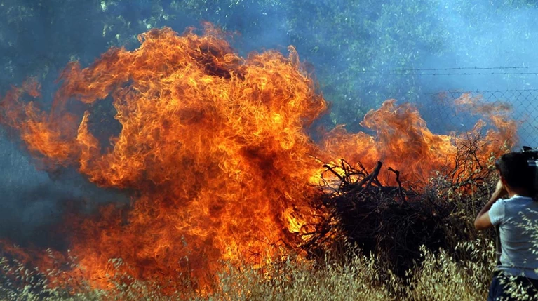 Κέρκυρα: Υπό έλεγχο η φωτιά-Εκκενώθηκαν δύο χωριά