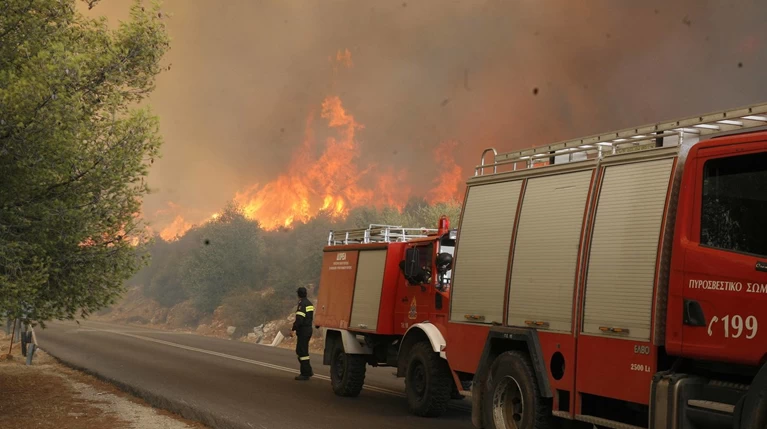 Μπαράζ πυρκαγιών σε Αττική, Αχαΐα, Σάμο και Ήπειρο