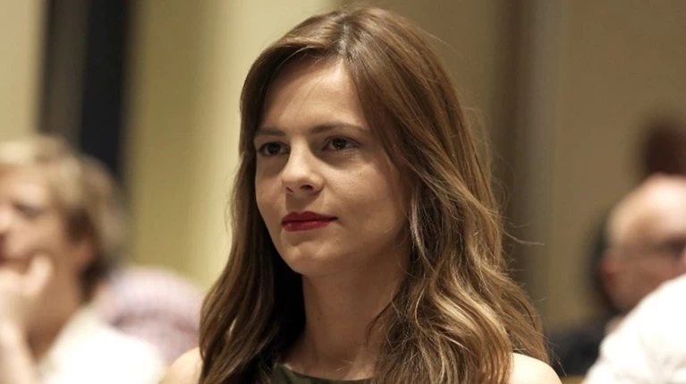 Αχτσιόγλου: Τιμωρητική η πολιτική της κυβέρνησης για τα εργασιακά