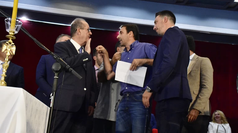 Επεισοδιακή η ορκωμοσία του Περιφερειάρχη Πελοποννήσου-Vid