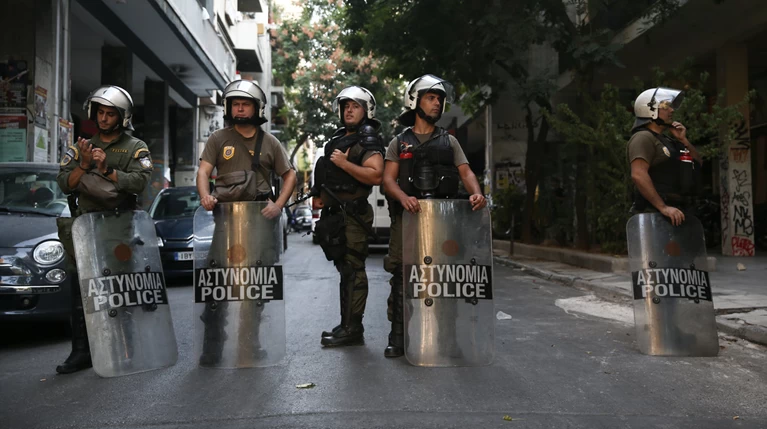 Μεγάλη επιχείρηση της ΕΛΑΣ σε 4 κτίρια στα Εξάρχεια